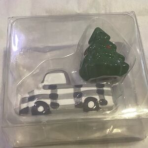 New In Open Package Robert Stanley Christmas tree&truck salt & pepper shakers